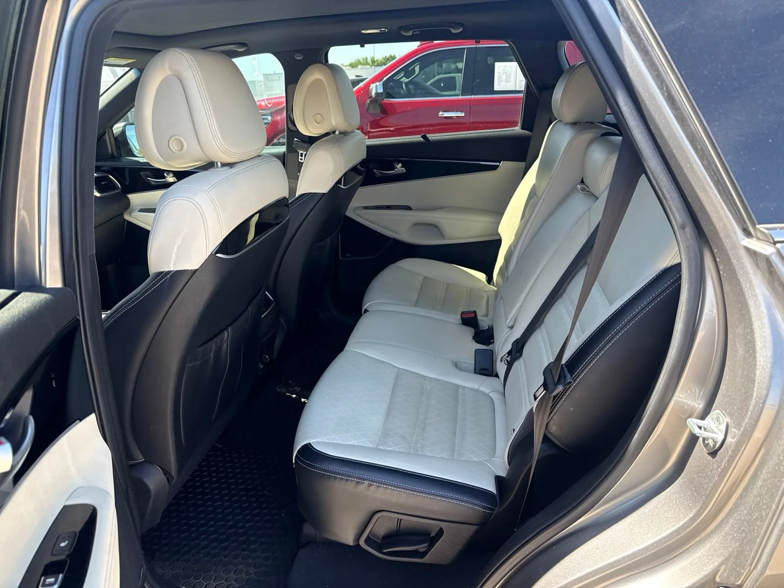Used 2016 Gray Kia 3.3L SXL image 10