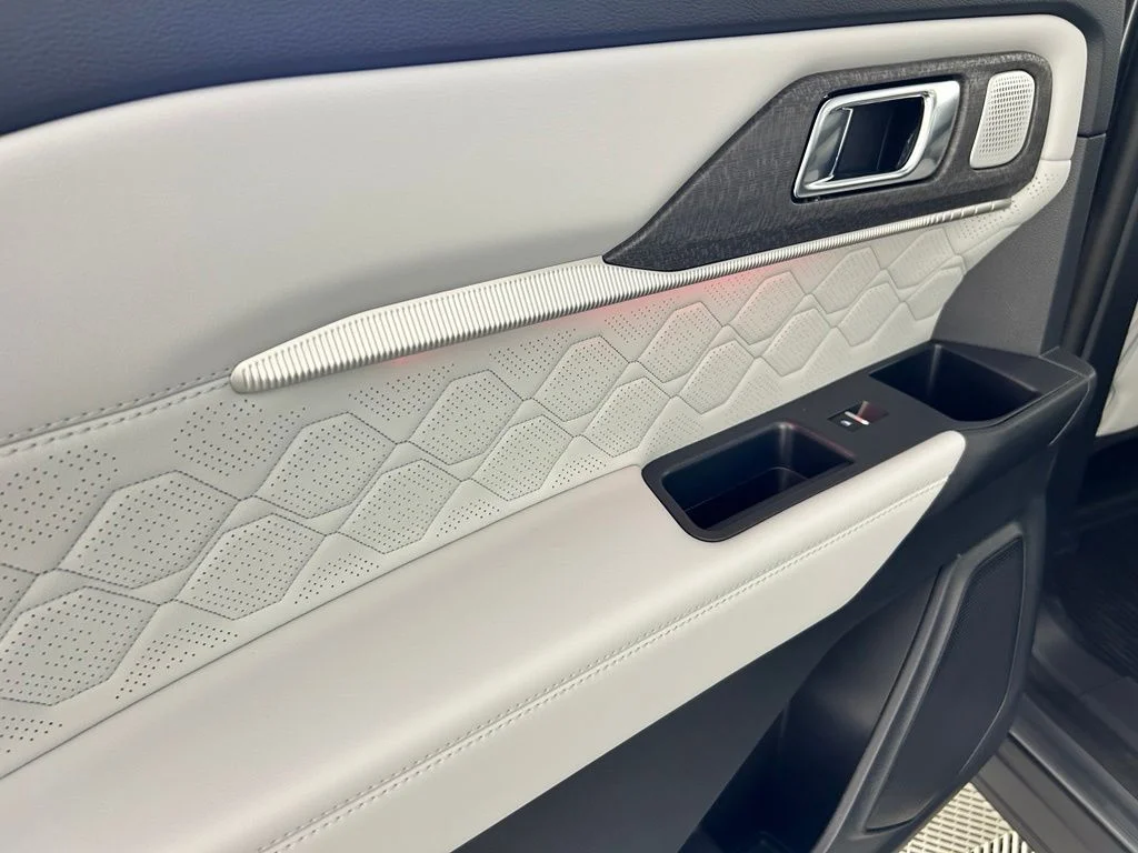 New 2026 Carbonized Gray Metallic Ford Platinum™ image 39