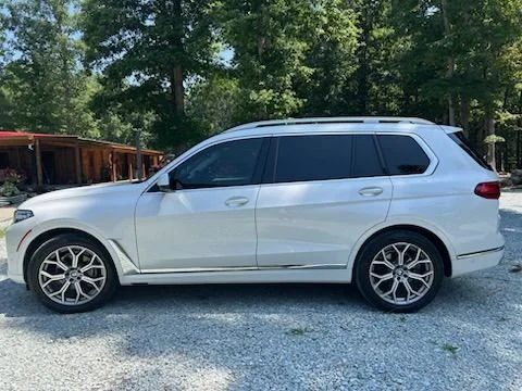 Used 2021 White BMW xDrive40i image 4