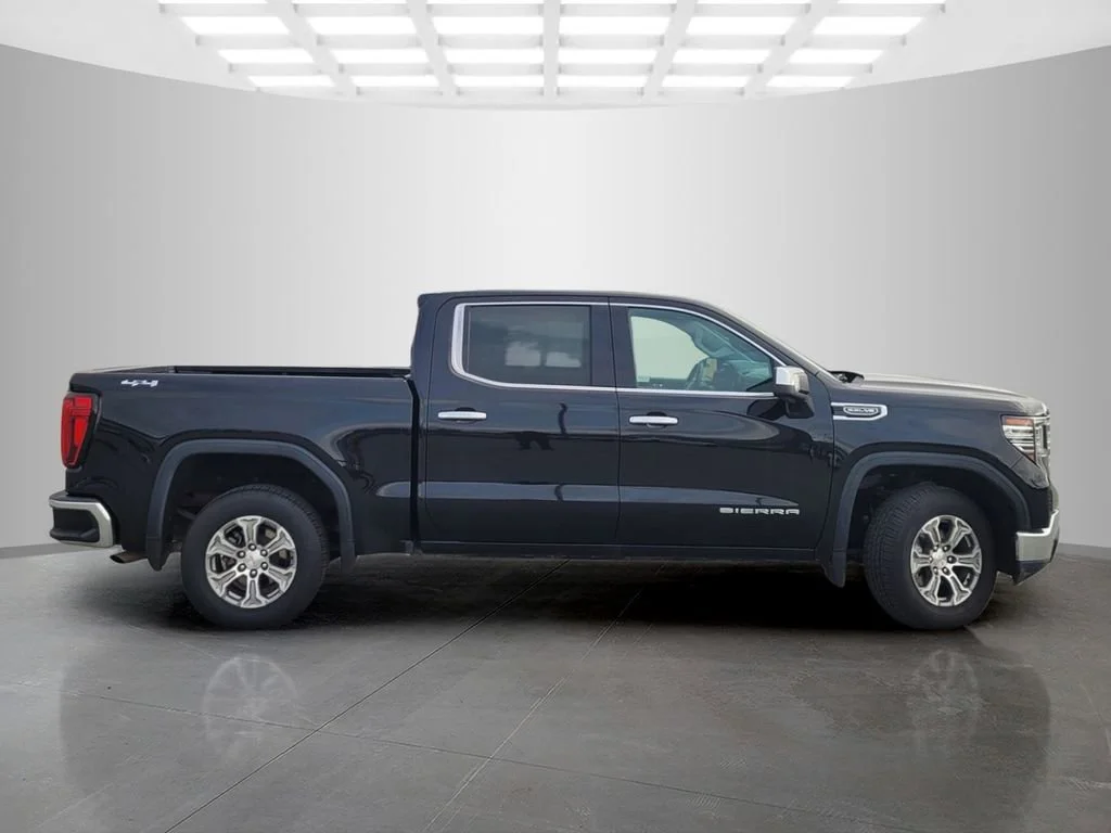 Used 2024 Onyx Black GMC SLT image 3