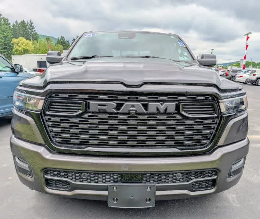 Used 2025 Granite Crystal Metallic Clearcoat Ram Tradesman image 2