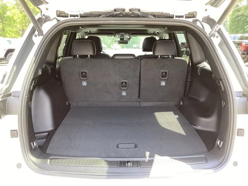 New 2026 Bright White Clearcoat Jeep Laredo Altitude image 13
