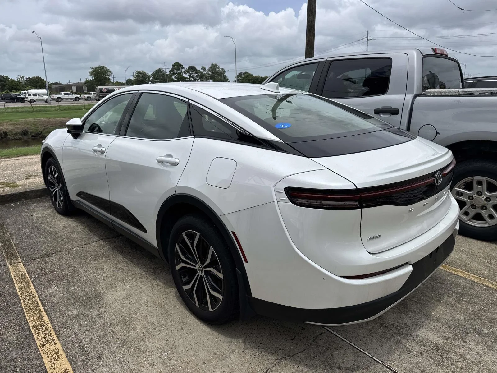 Used 2023 Oxygen White Toyota XLE image 12