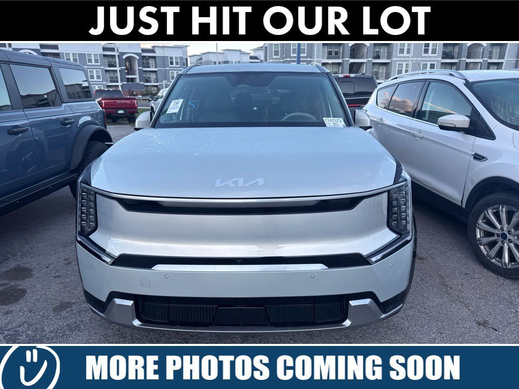 Used 2024 Ivory Silver Kia Land image 4