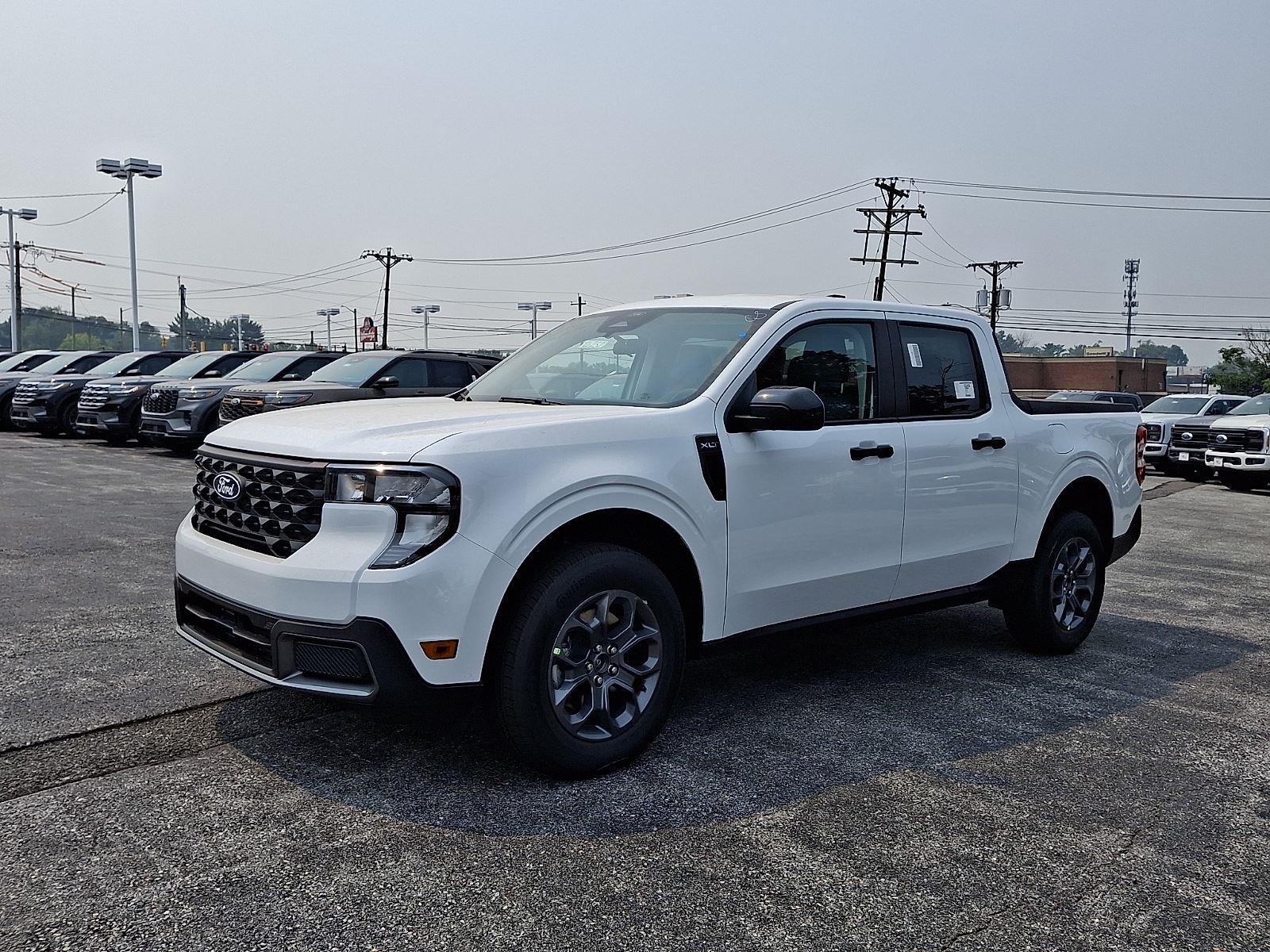 New 2026 Oxford White Ford XLT image 2