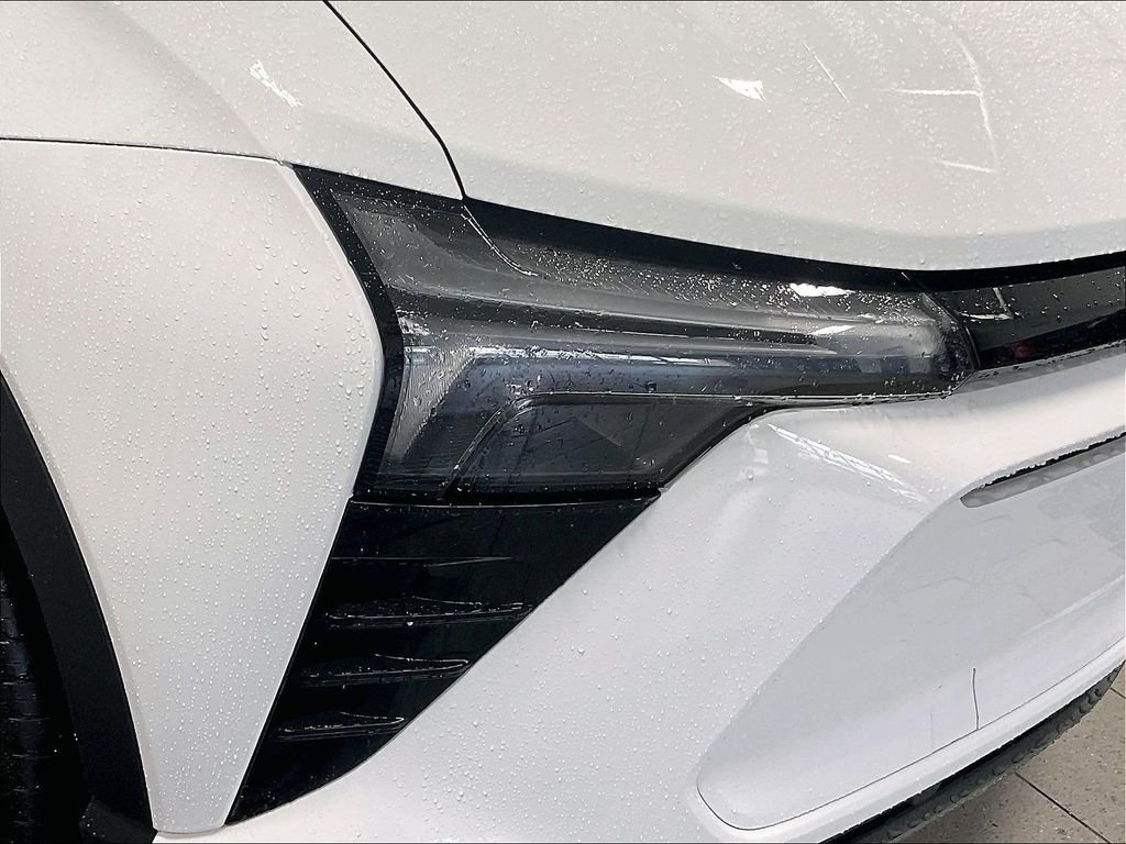 Used 2024 White Chevrolet LT image 32