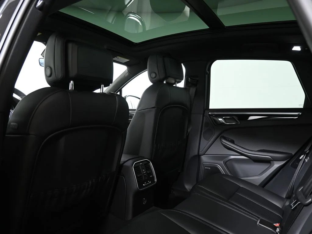 2026 Porsche Macan T - Photo 37