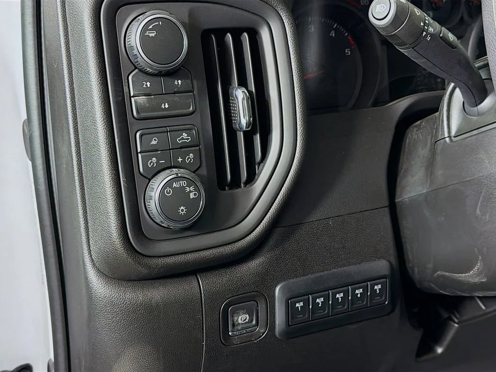 New 2026 Summit White Chevrolet Work Truck image 10