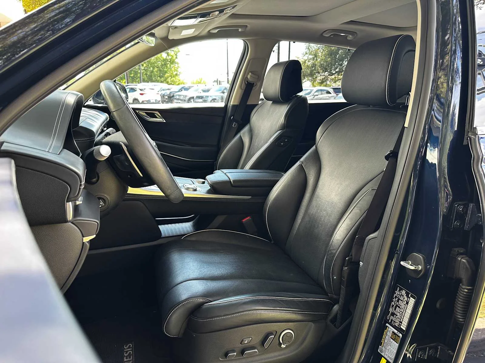 Used 2021  Genesis NA image 9