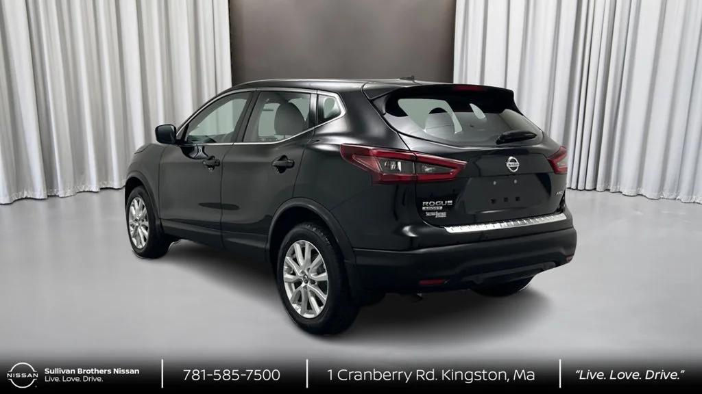 Used 2022 Black Nissan S image 7