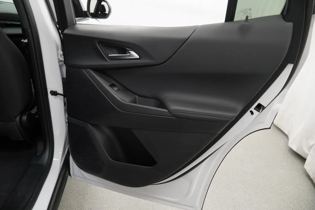 New 2027 Summit White Chevrolet LT image 26