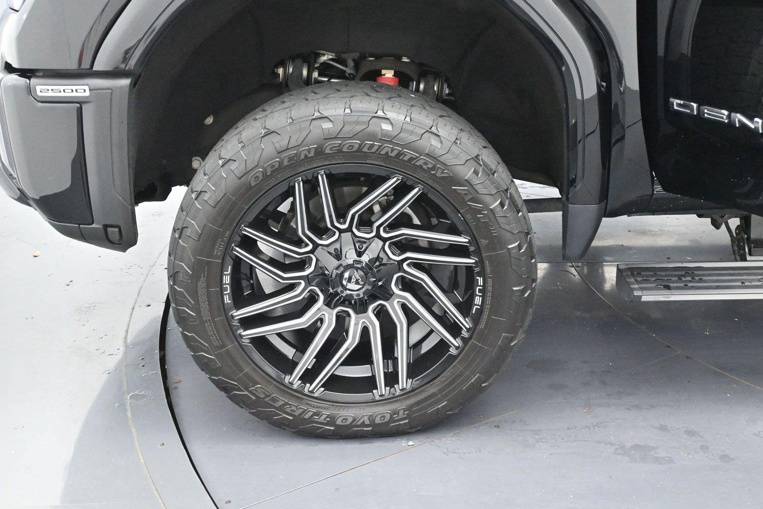 Used 2024 Onyx Black GMC Denali Ultimate image 38