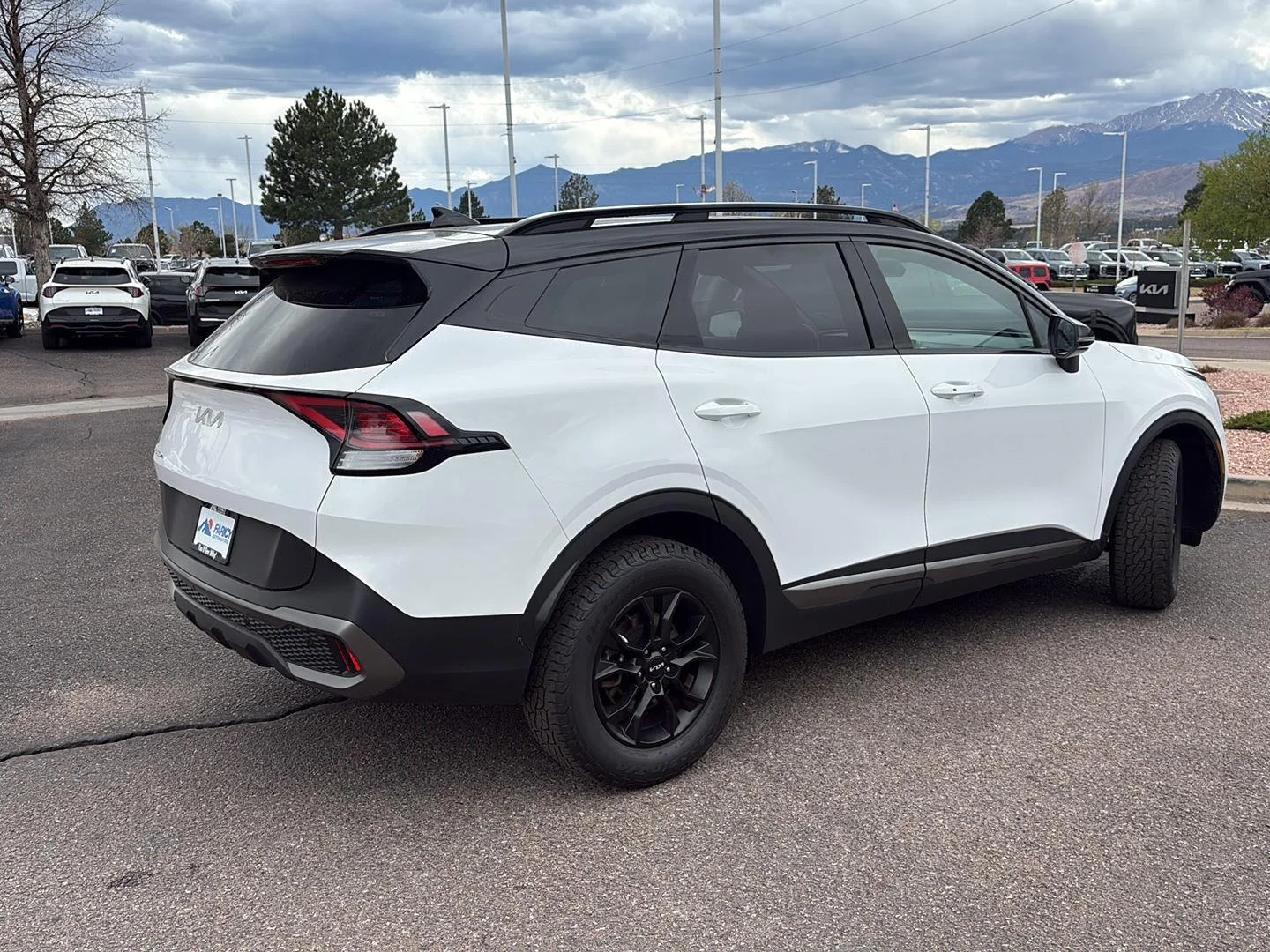 Used 2024 Glacial White Pearl/Ebony Black Roof Kia X-Pro image 6