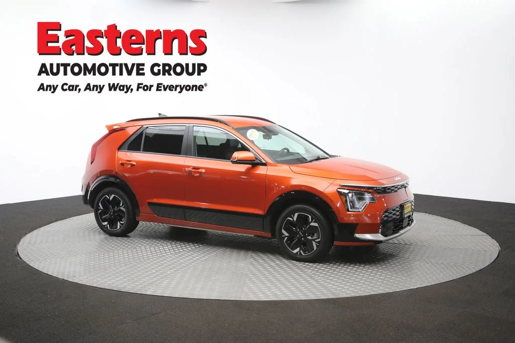 Used 2023 Red Kia Wind image 47