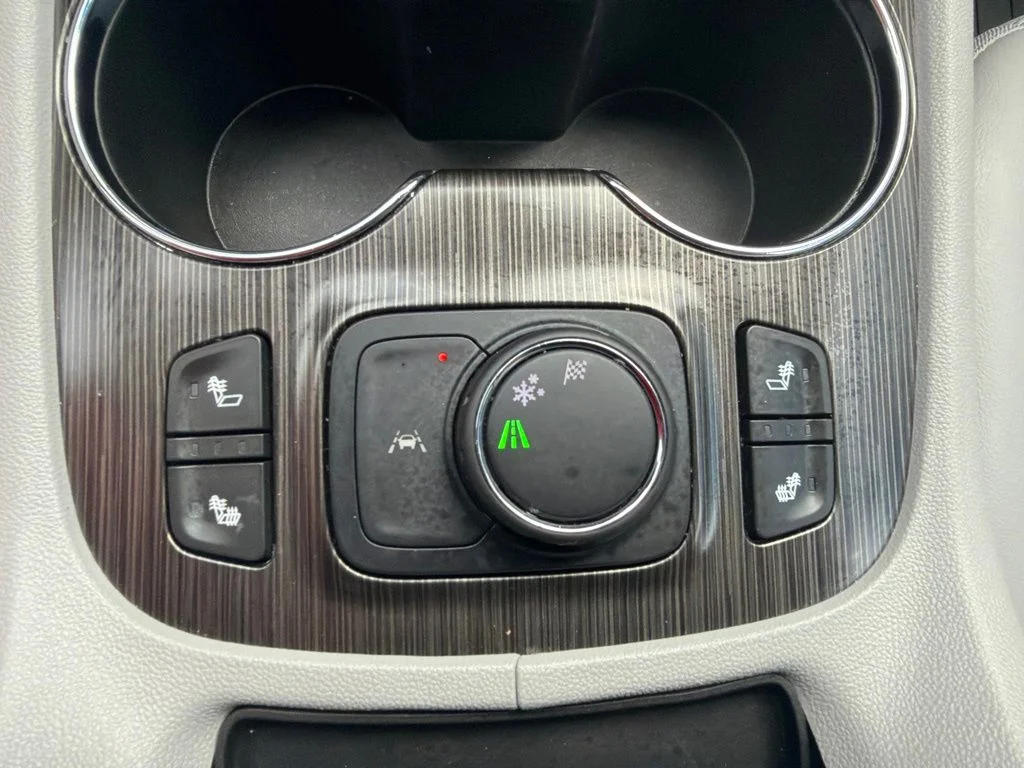 Used 2023 Summit White GMC SLT image 34