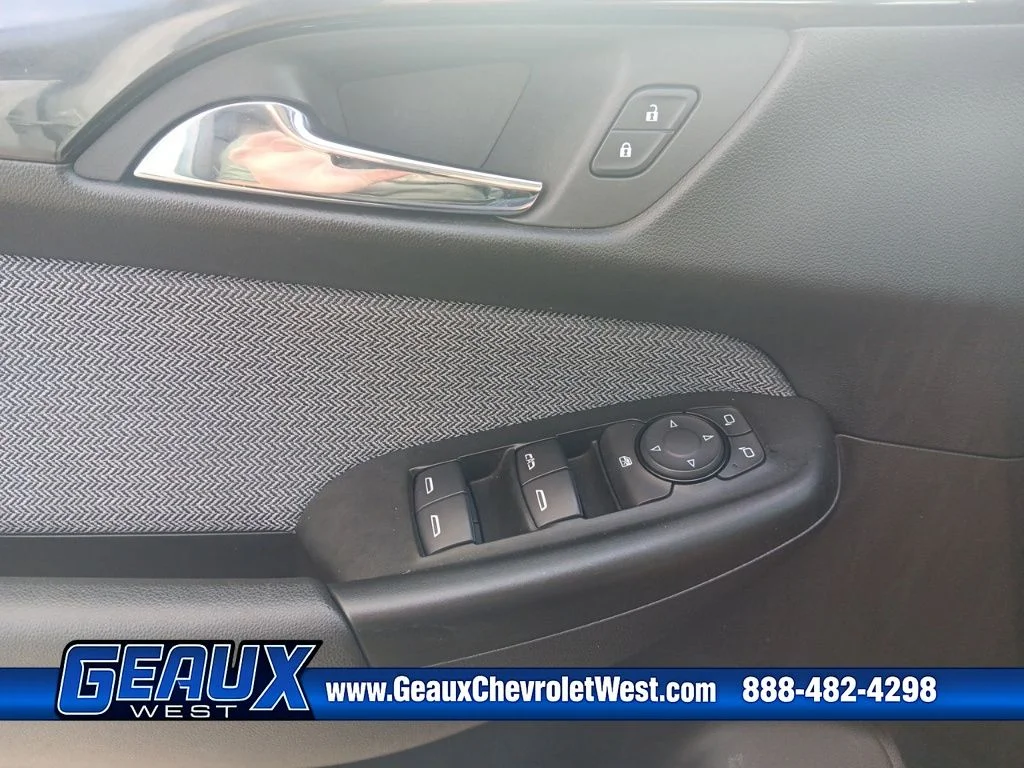 Used 2025 White Chevrolet LT image 23
