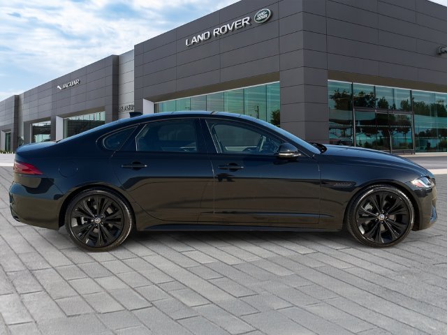 Used 2024 Black Jaguar R-Dynamic SE image 6