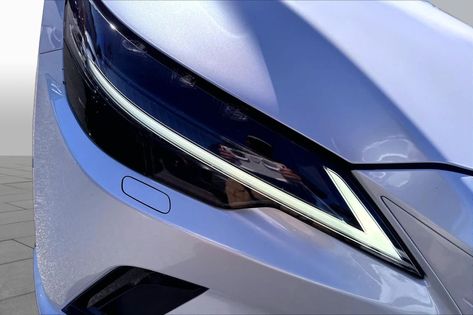 Used 2024 Eminent White Pearl Lexus Luxury image 27