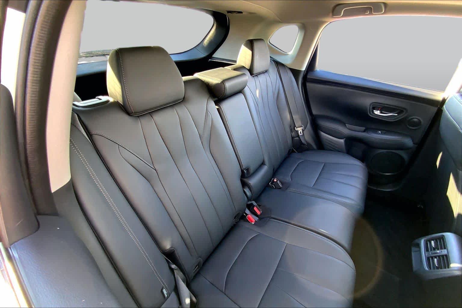 Used 2025 Platinum White Pearl Acura  image 19