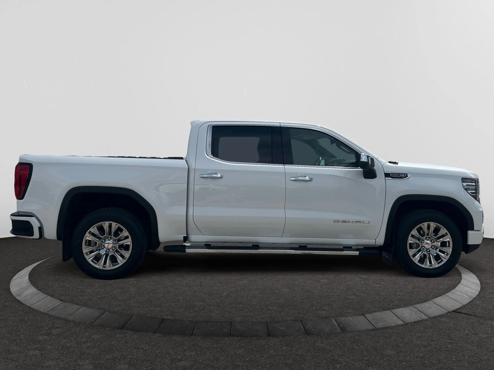 Used 2024 White GMC Denali Crew 6.2L Leather Sunroof Nav 4x4 image 6