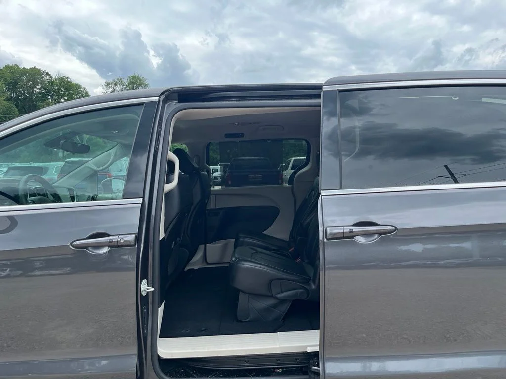 Used 2023 Crystal Metallic Chrysler Touring L image 29