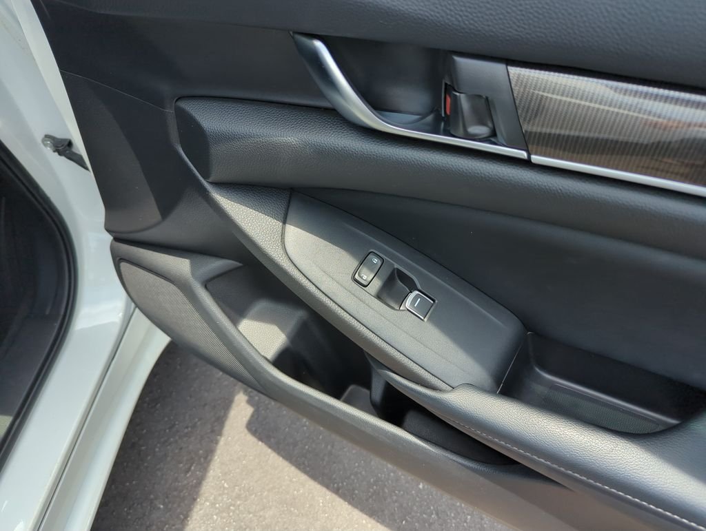 Used 2018  Honda Sport image 33