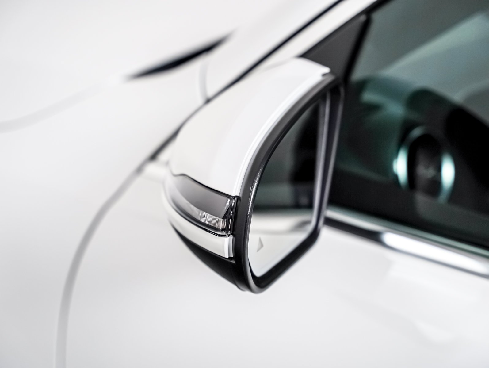 New 2026 Polar White Mercedes-Benz GLB 250 image 22