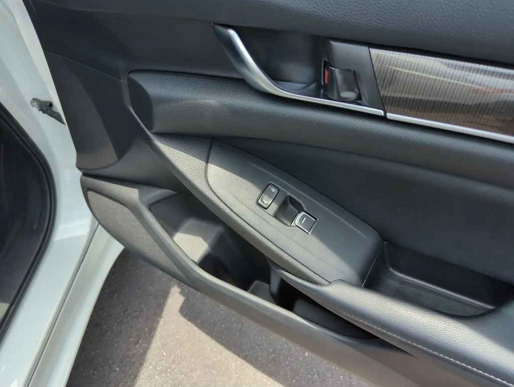Used 2018  Honda Sport image 33