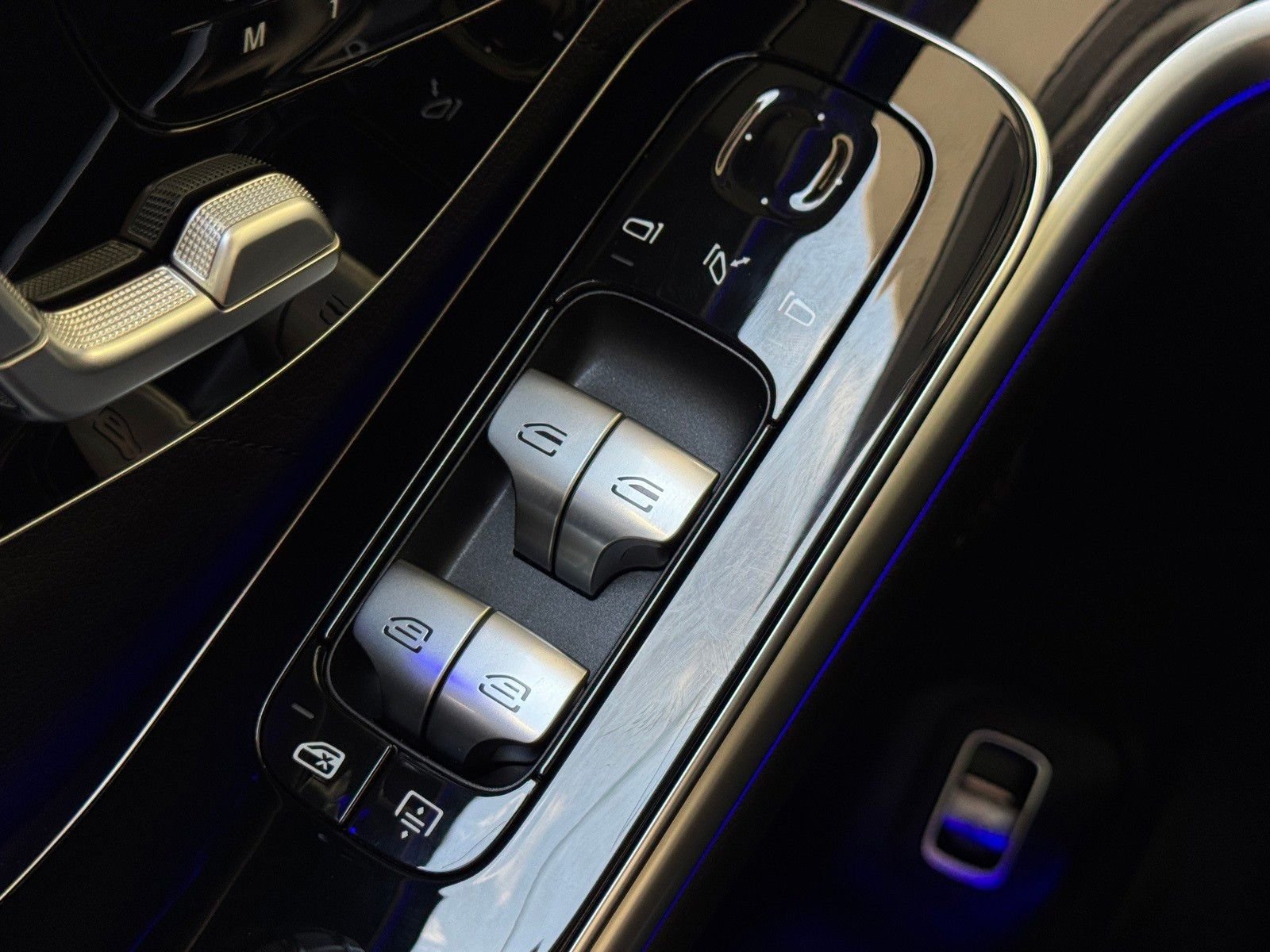 New 2026 MANUFAKTUR Moonlight White Metallic Mercedes-Benz S 580 image 21