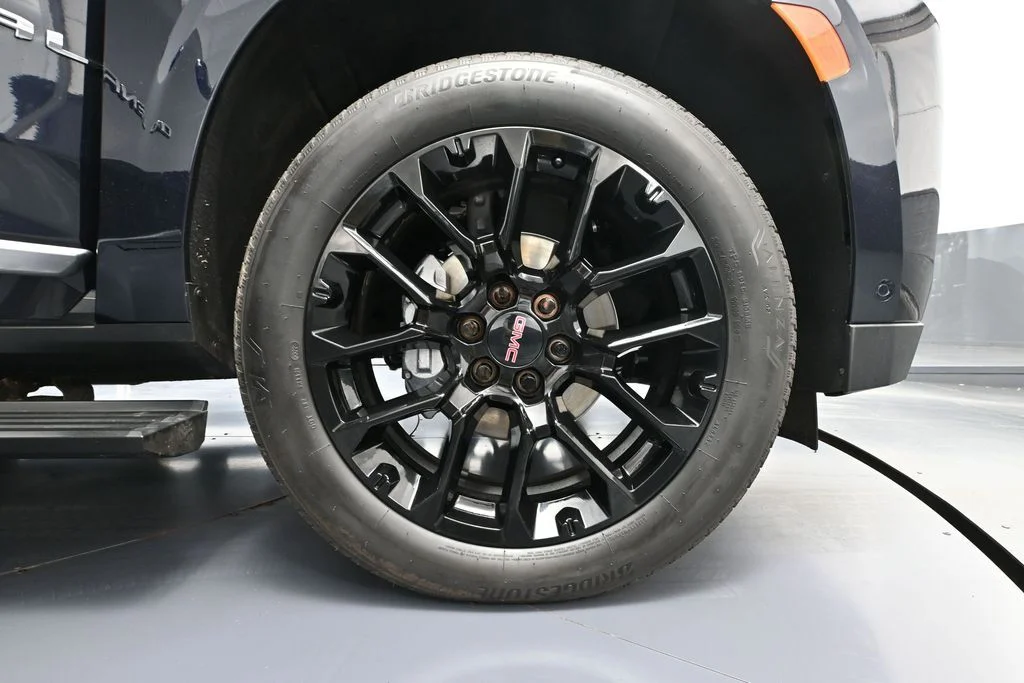 2023 GMC Yukon Denali - Photo 18