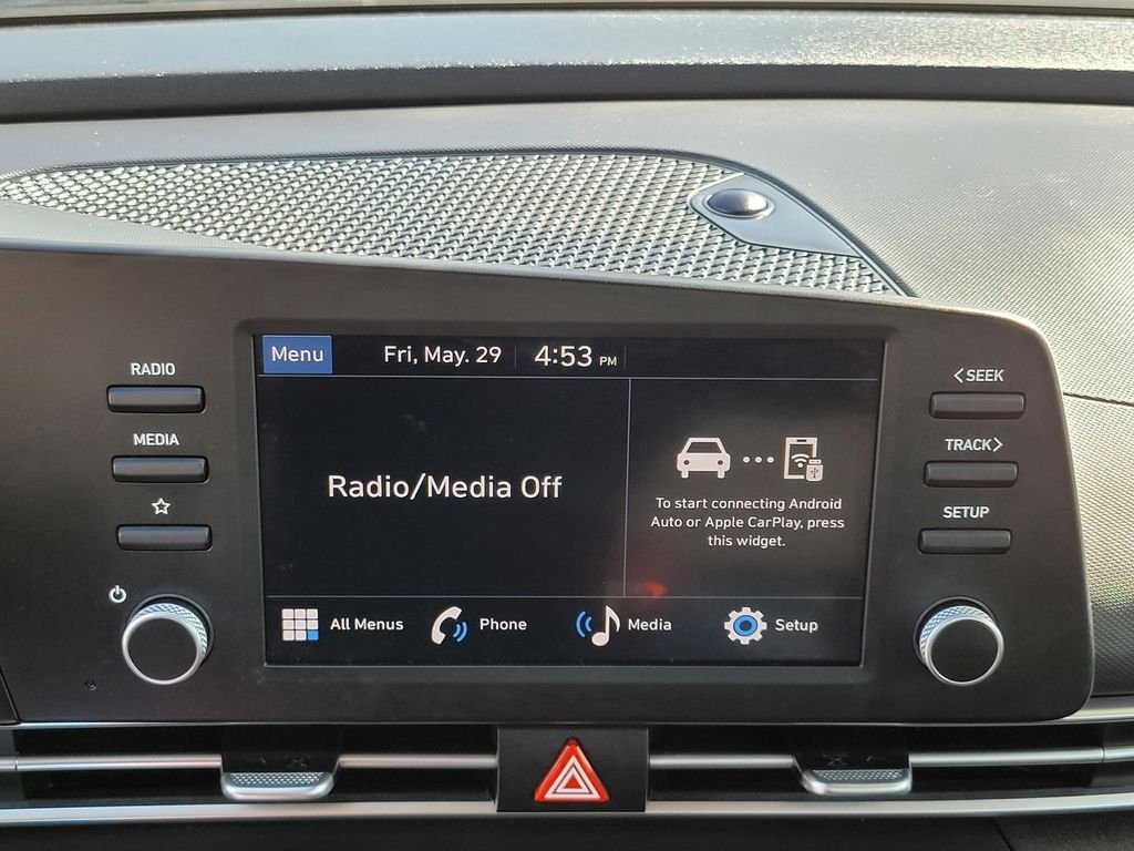 Used 2025 White Hyundai SE image 16