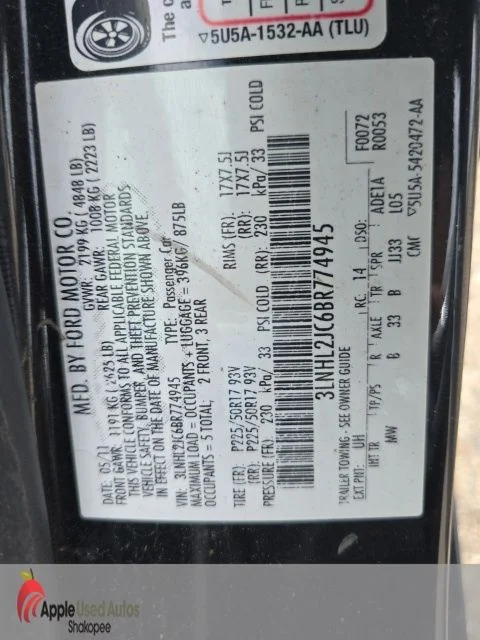 Used 2011 Black Lincoln Base image 12