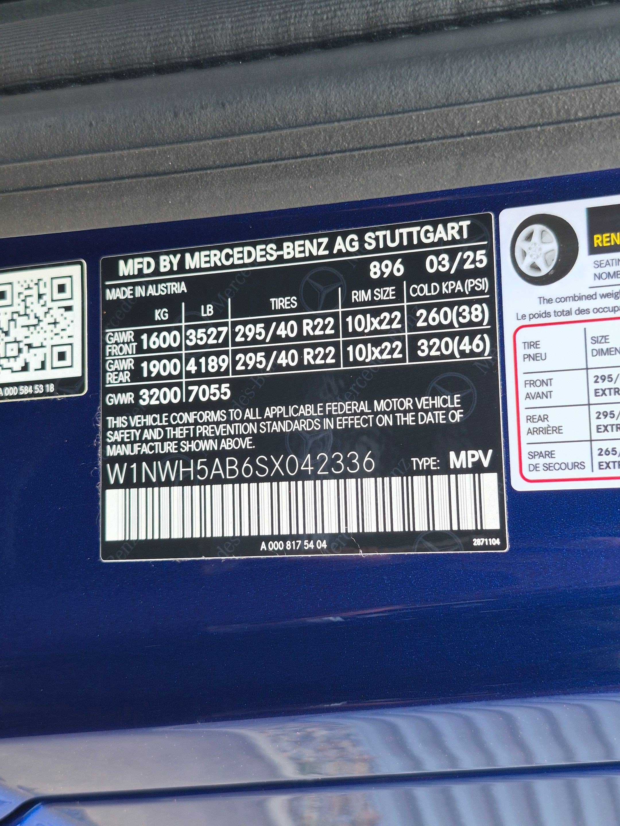 Used 2025 Brilliant Blue Metallic Mercedes-Benz AMG® G 63 image 32