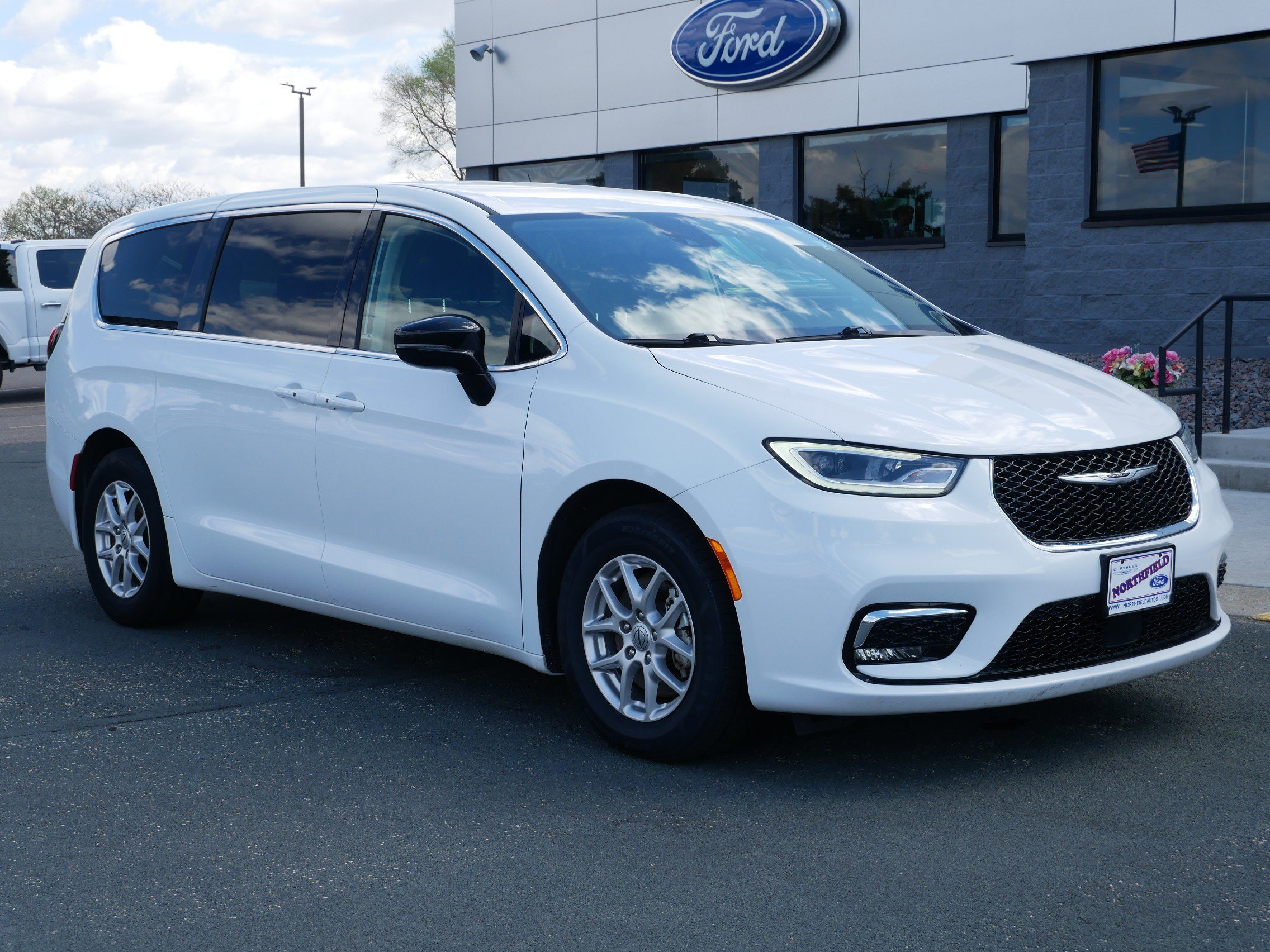 Used 2024 Chrysler Pacifica Touring L with VIN 2C4RC1BGXRR142955 for sale in Northfield, Minnesota