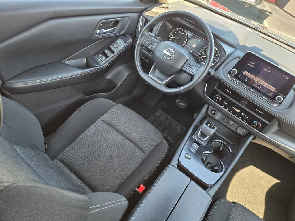 Used 2025 Gray Nissan SV image 16
