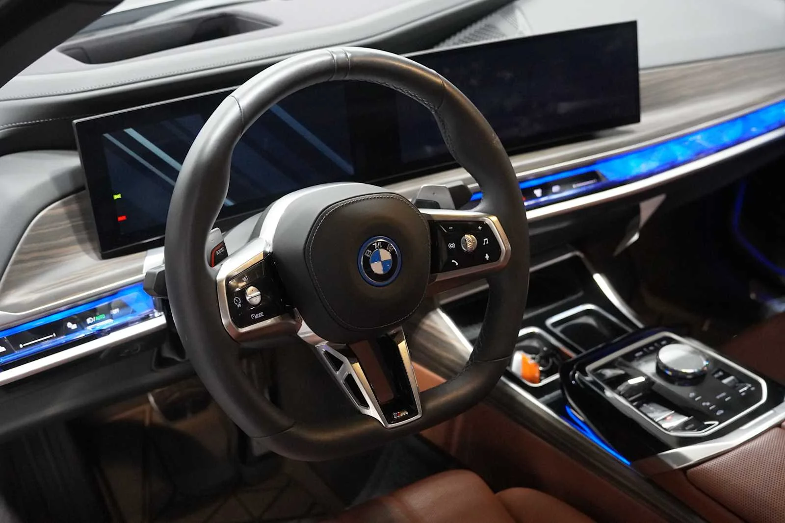 Used 2025 Carbon Black Metallic BMW 750e xDrive image 10