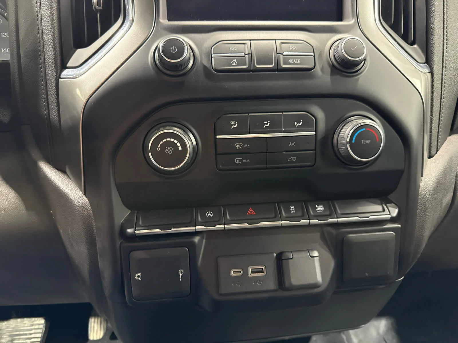 Used 2020 SUMMIT WHITE Chevrolet LT image 18