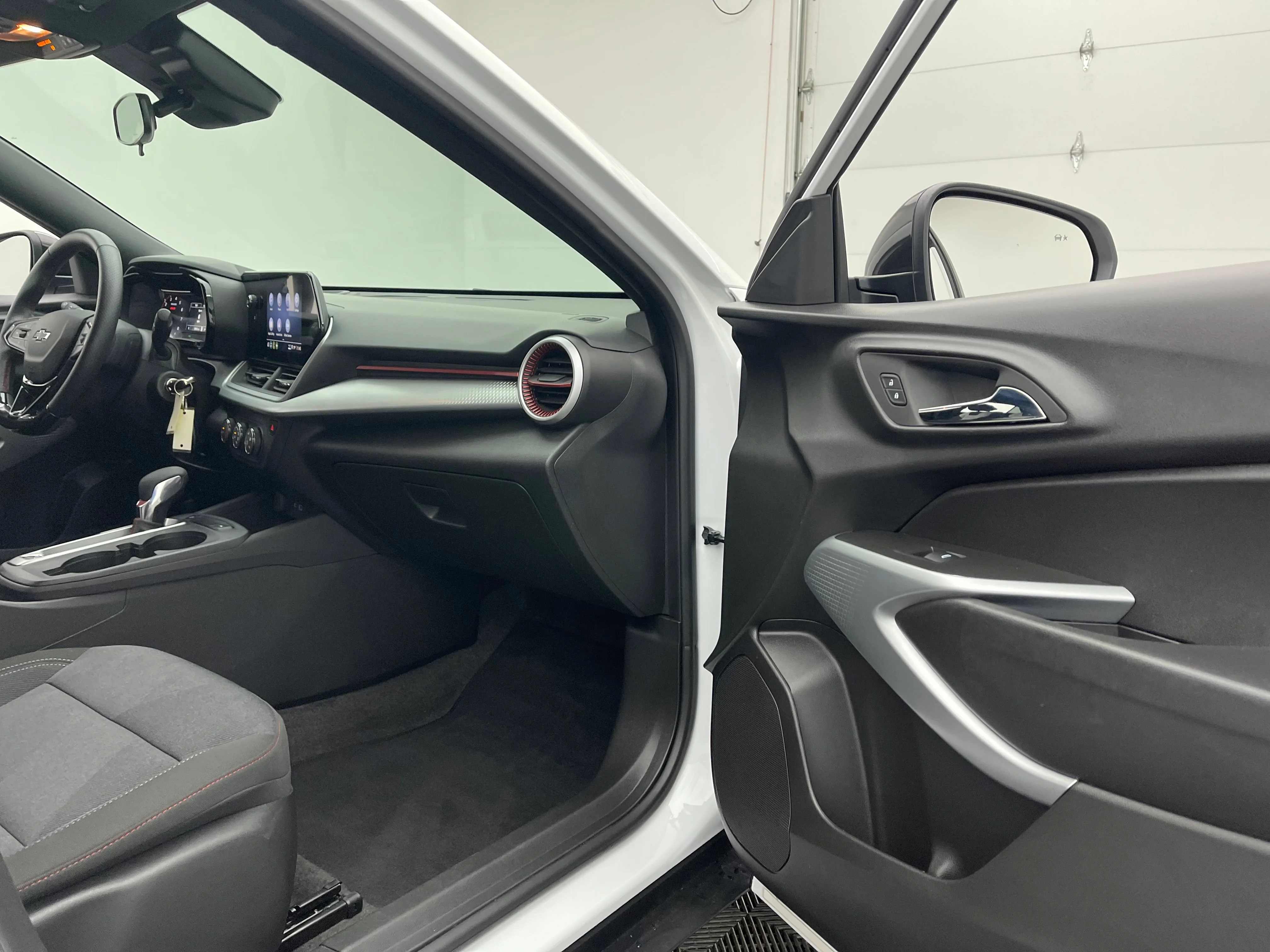 Used 2024 Summit White Chevrolet 1RS image 29