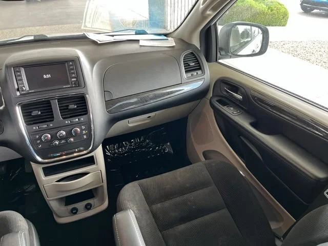 Used 2019 White Knuckle Clearcoat Dodge SE image 39