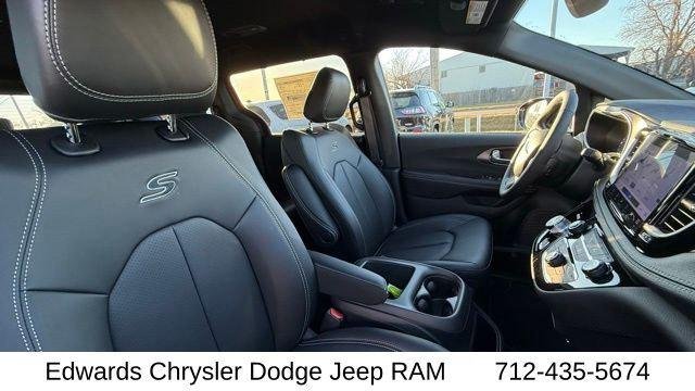 2026 Chrysler Pacifica Select - Photo 44