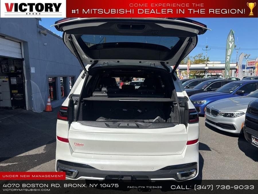 Used 2024 White BMW xDrive40i image 25