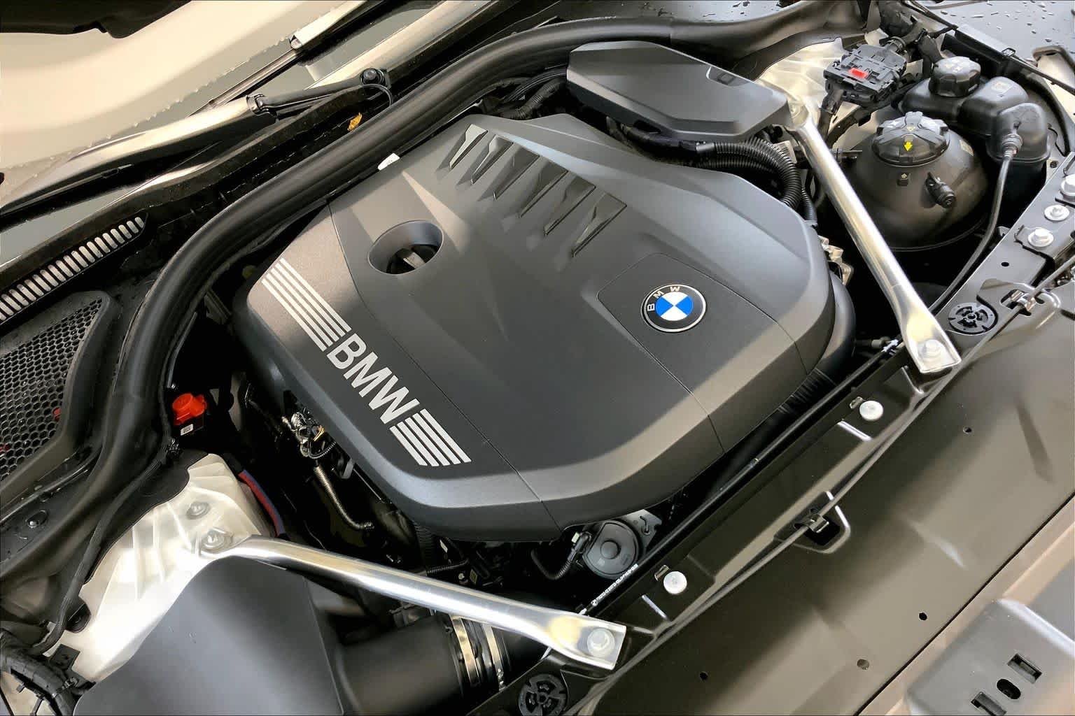 New 2027 Mineral White Metallic BMW 540i xDrive image 17