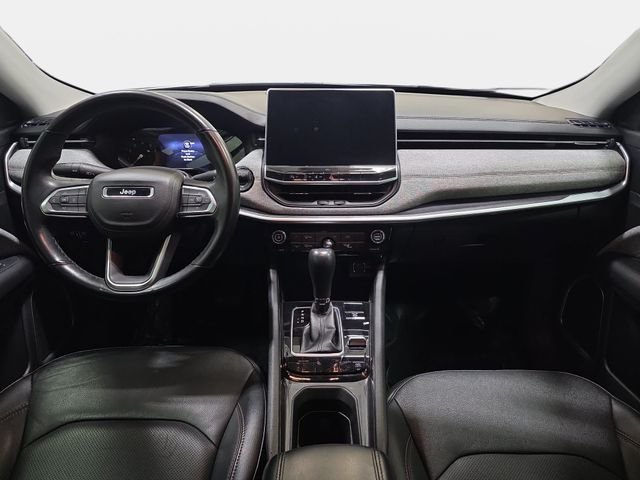 Used 2022 Silver Jeep Latitude Lux image 10