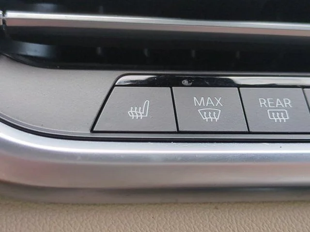 Used 2019 Beige BMW xDrive40i image 22