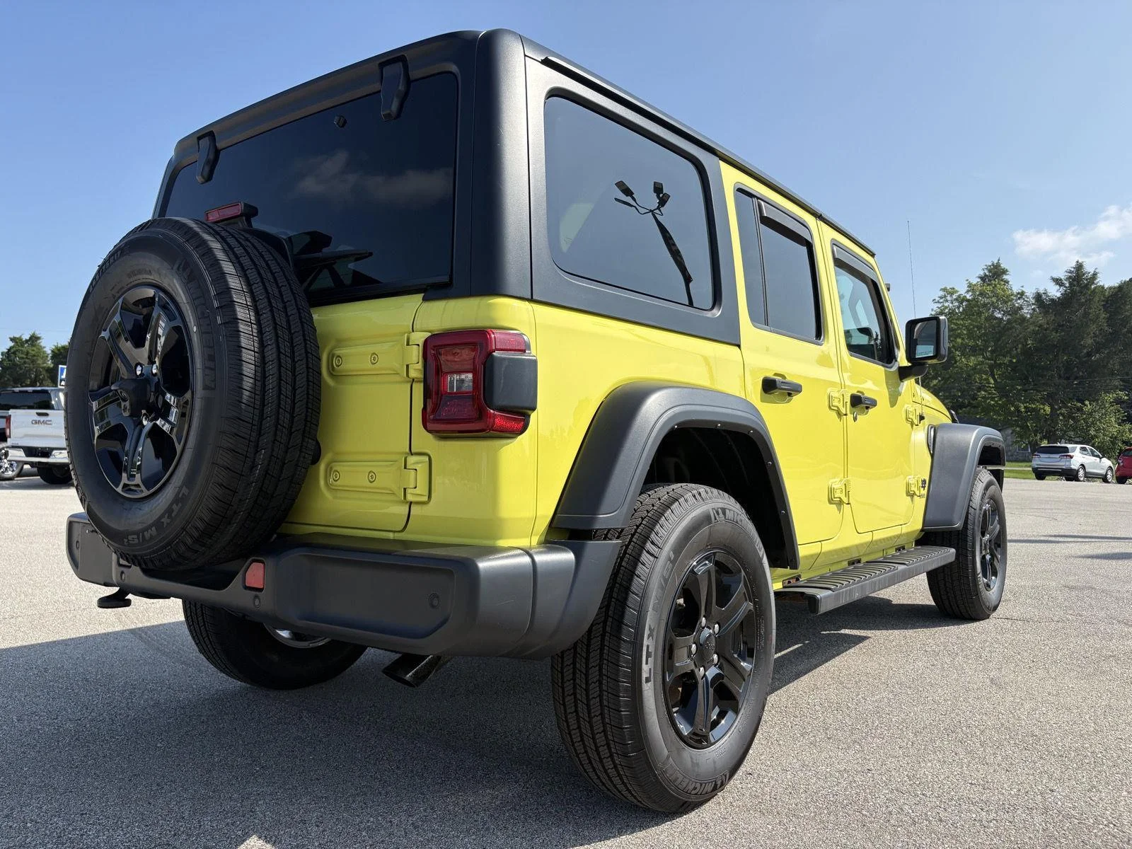 Used 2022 High Velocity Clearcoat Jeep Unlimited Sport S image 20