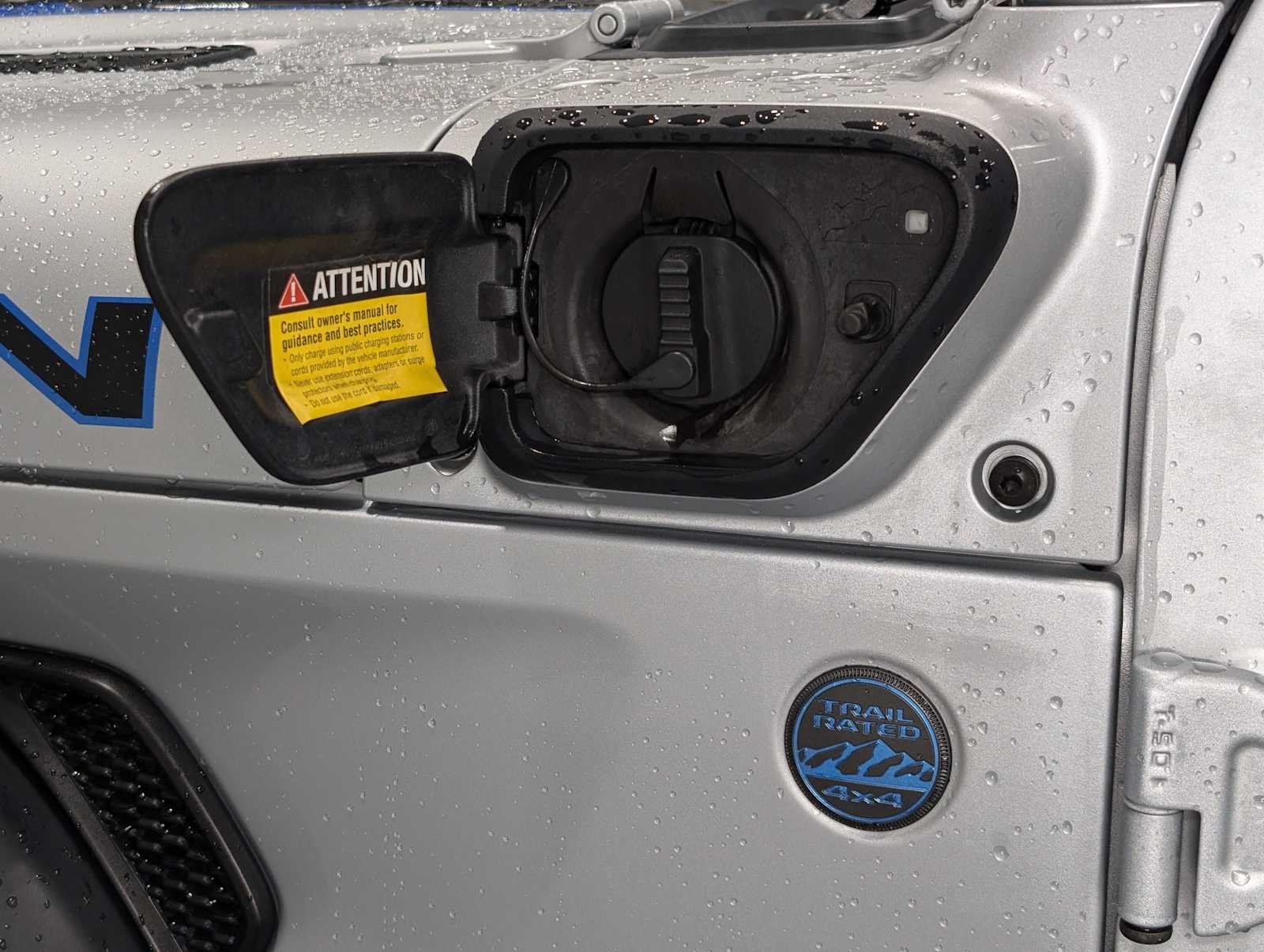 Used 2024 Silver Zynith Clearcoat Jeep Rubicon image 12