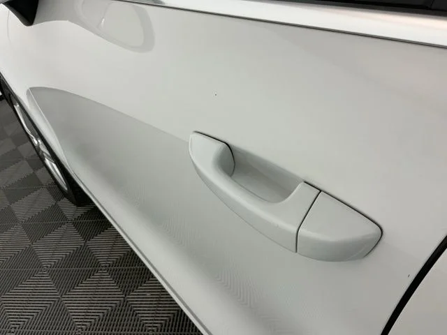Used 2017  Porsche  image 11