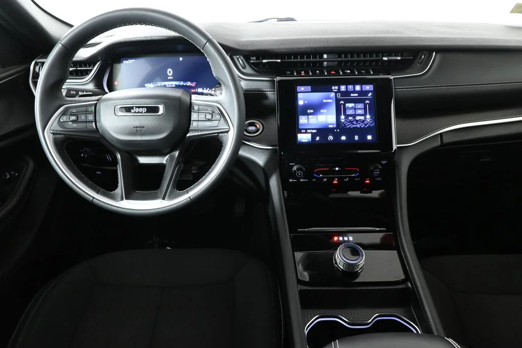 Used 2024 White Jeep Laredo image 17