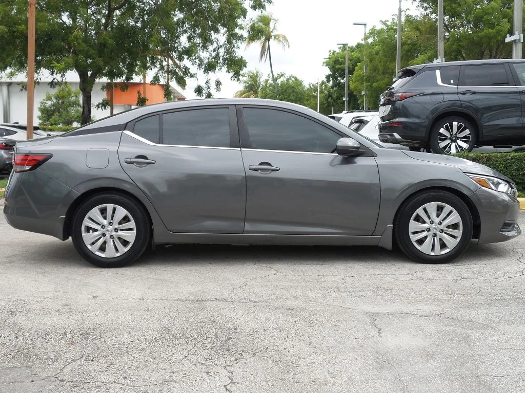 Used 2020 Gray Nissan S image 15