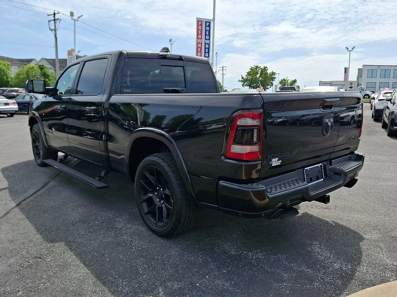 Used 2021 Diamond Black Crystal Pearlcoat Ram Laramie image 4